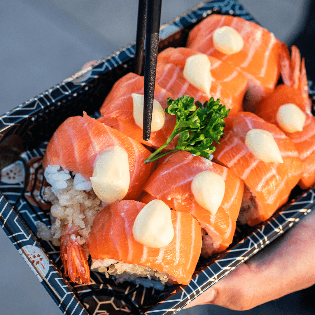 keyaki mestre sushi delivery deliveroo salmone